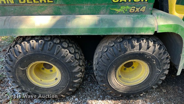image for item IA9091 2001 John Deere Gator 6X4  utility vehicle