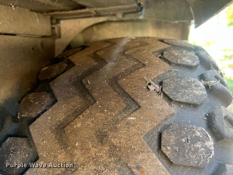 image for item IA9091 2001 John Deere Gator 6X4  utility vehicle