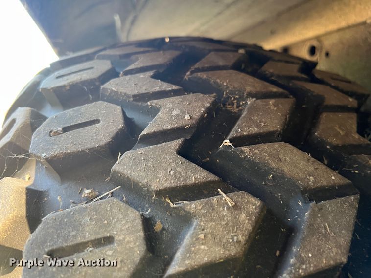 image for item IA9091 2001 John Deere Gator 6X4  utility vehicle