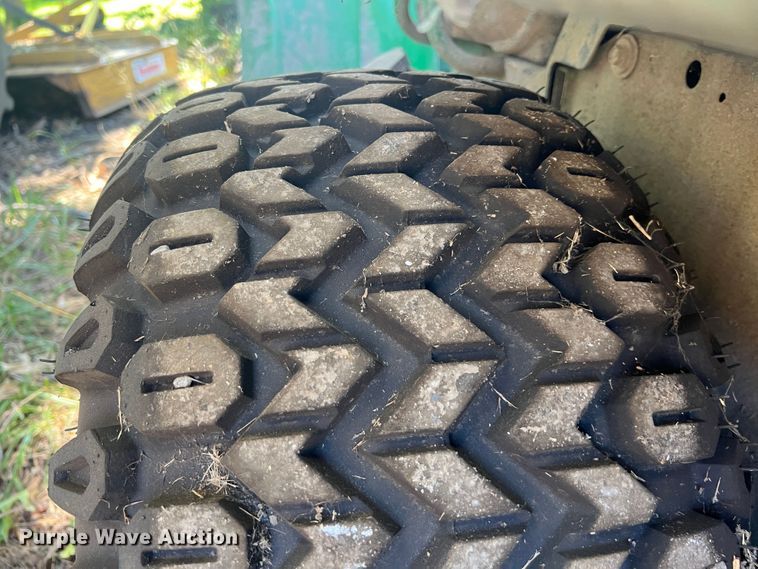 image for item IA9091 2001 John Deere Gator 6X4  utility vehicle