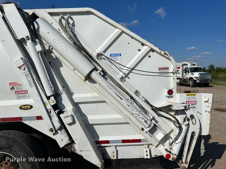 image for item IA9128 2007 Sterling Acterra  refuse truck