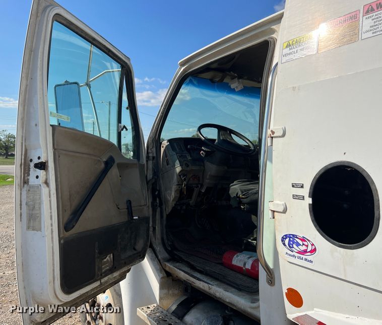 image for item IA9128 2007 Sterling Acterra  refuse truck