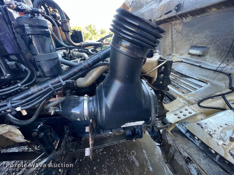 image for item IA9128 2007 Sterling Acterra  refuse truck