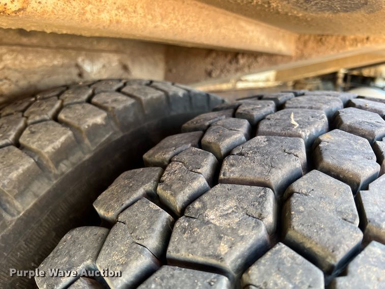 image for item IA9128 2007 Sterling Acterra  refuse truck