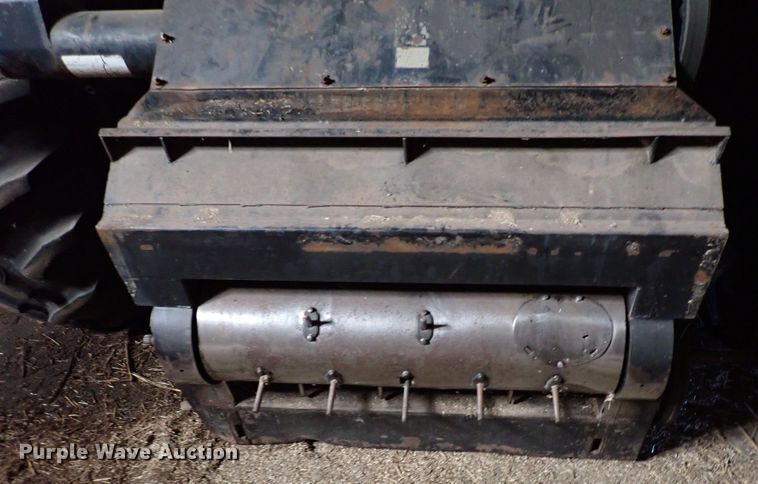 image for item IS9487 1977 Gleaner M2  combine