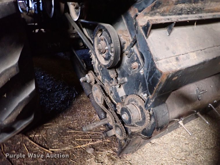 image for item IS9487 1977 Gleaner M2  combine