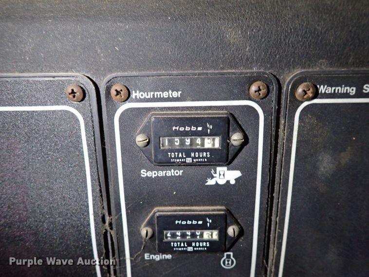 image for item IS9487 1977 Gleaner M2  combine