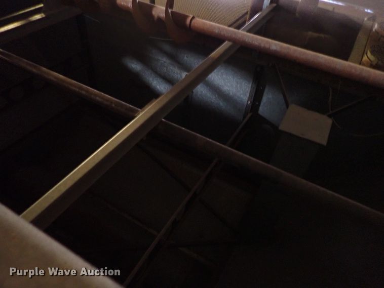 image for item IS9487 1977 Gleaner M2  combine