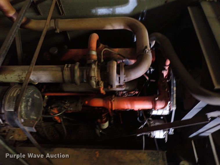 image for item IS9487 1977 Gleaner M2  combine