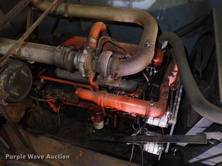 image for item IS9487 1977 Gleaner M2  combine