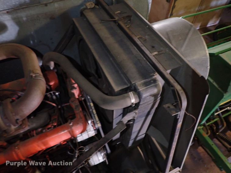 image for item IS9487 1977 Gleaner M2  combine