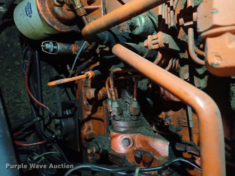 image for item IS9487 1977 Gleaner M2  combine