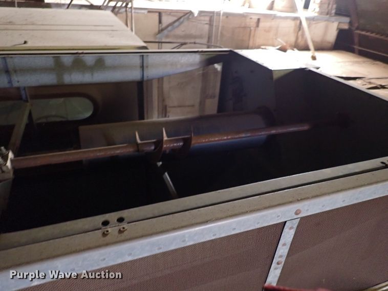 image for item IS9487 1977 Gleaner M2  combine