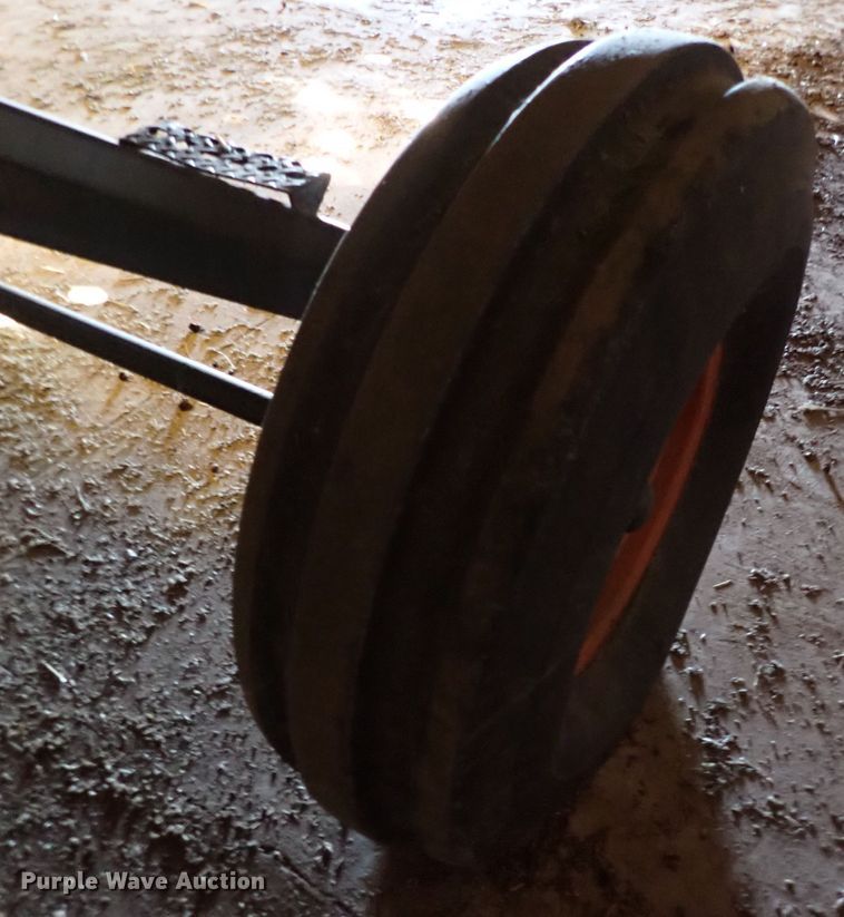 image for item IS9487 1977 Gleaner M2  combine