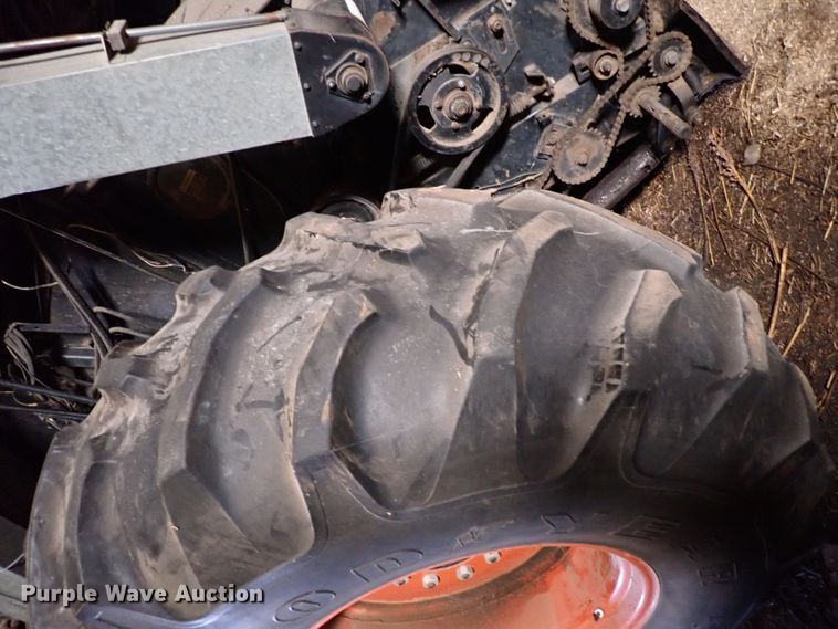 image for item IS9487 1977 Gleaner M2  combine