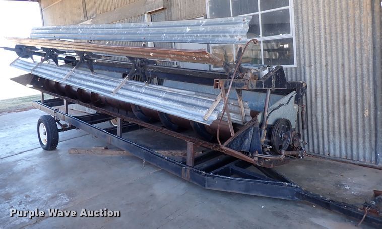 image for item IS9487 1977 Gleaner M2  combine