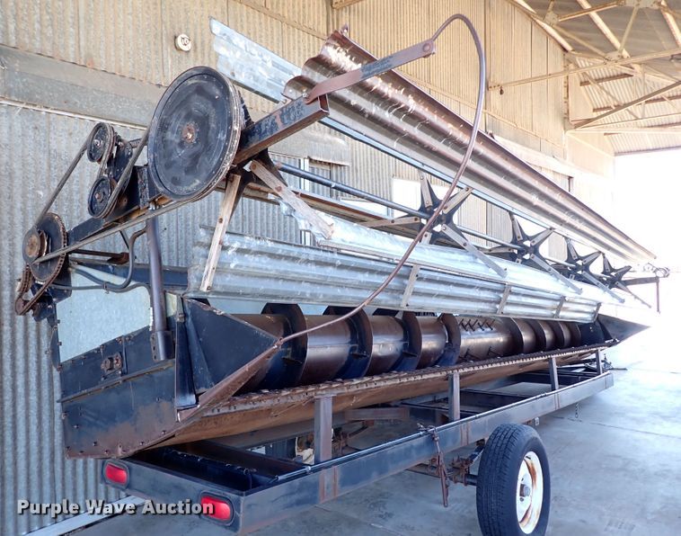 image for item IS9487 1977 Gleaner M2  combine