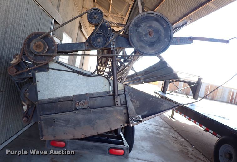 image for item IS9487 1977 Gleaner M2  combine