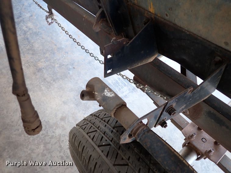 image for item IS9487 1977 Gleaner M2  combine