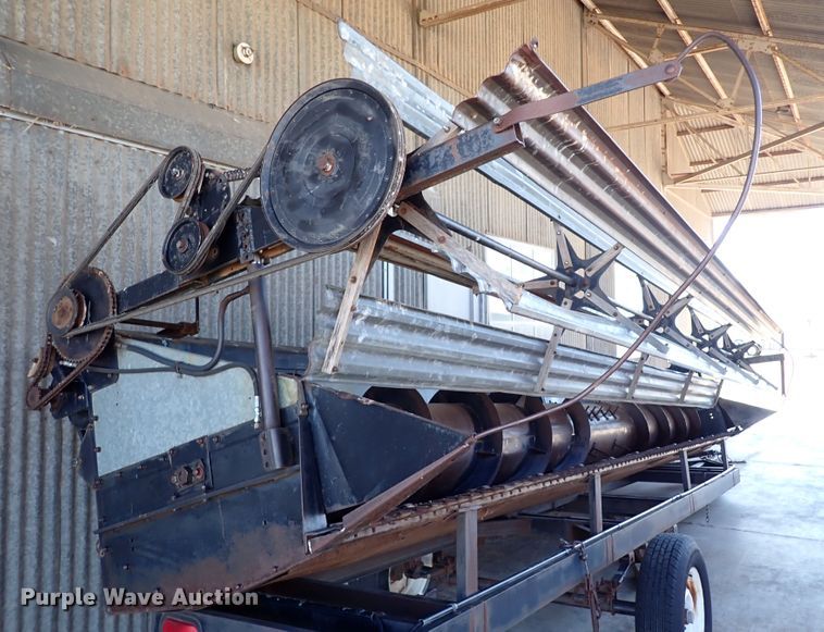 image for item IS9487 1977 Gleaner M2  combine