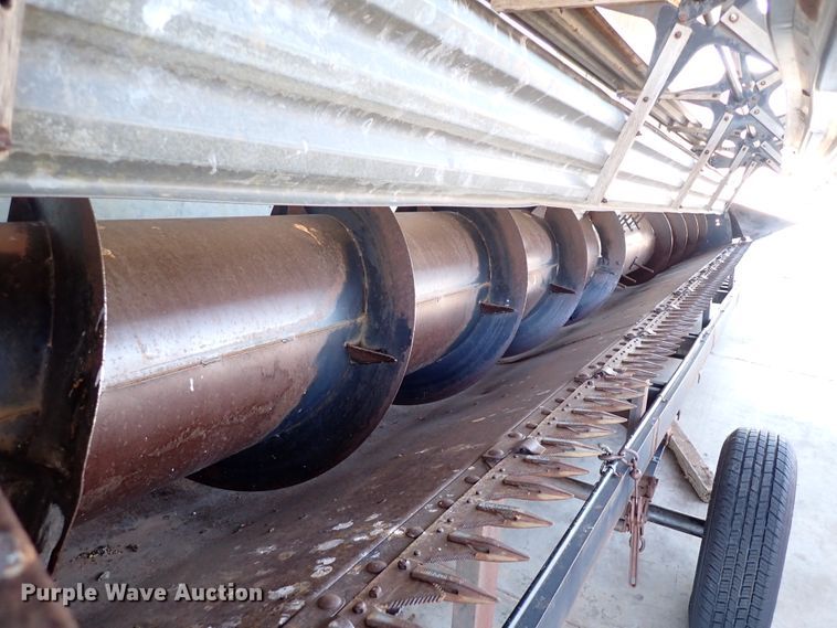 image for item IS9487 1977 Gleaner M2  combine