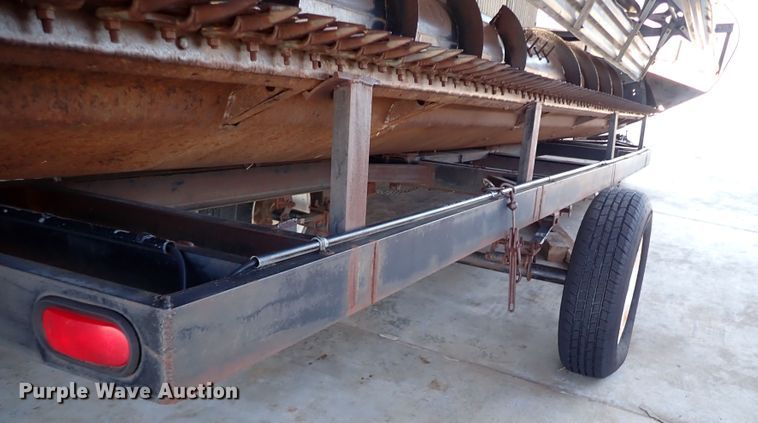 image for item IS9487 1977 Gleaner M2  combine