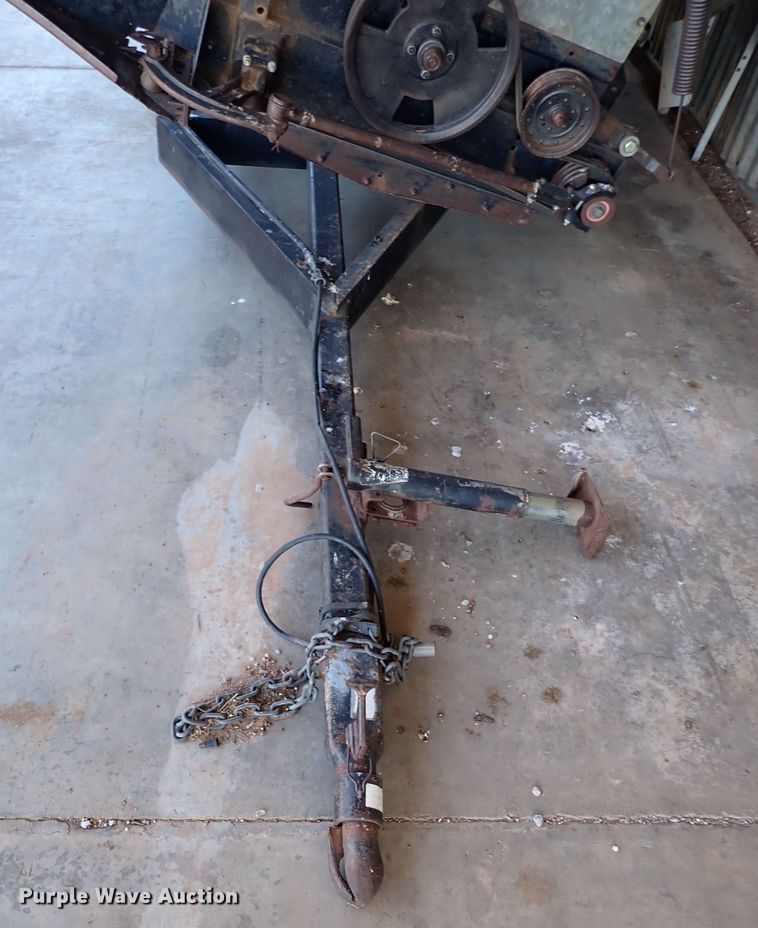 image for item IS9487 1977 Gleaner M2  combine