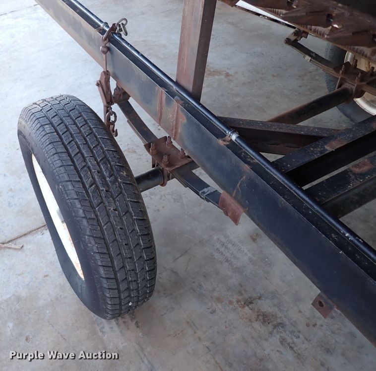 image for item IS9487 1977 Gleaner M2  combine