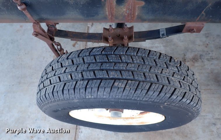 image for item IS9487 1977 Gleaner M2  combine