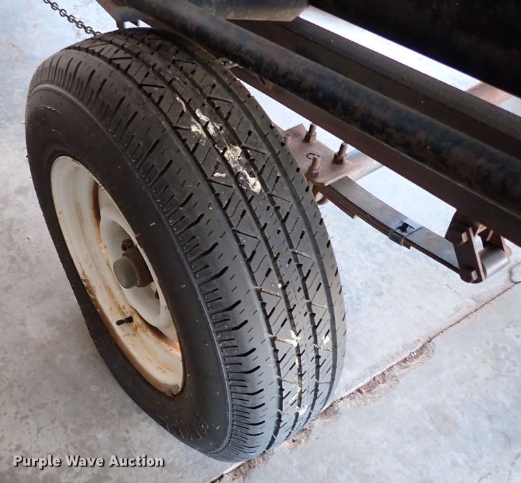 image for item IS9487 1977 Gleaner M2  combine