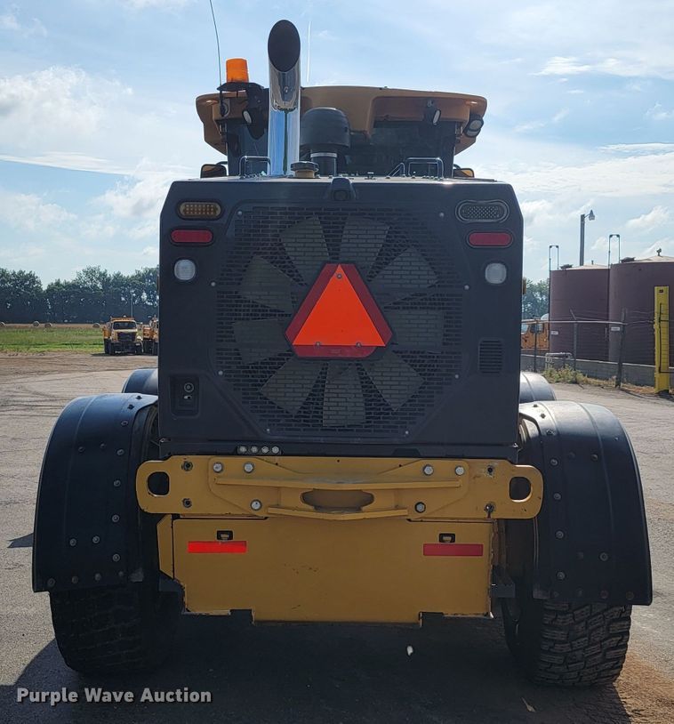 image for item JC9618 2015 John Deere 772GP  motor grader