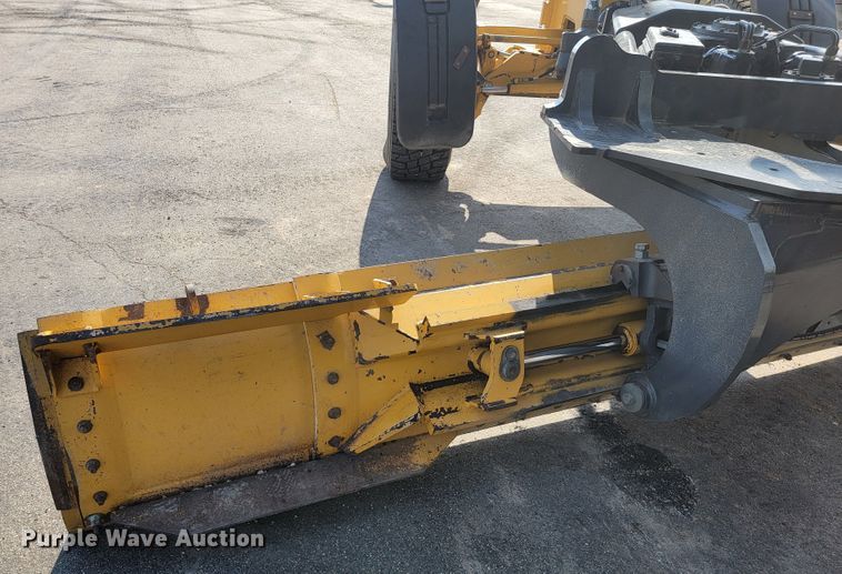 image for item JC9618 2015 John Deere 772GP  motor grader