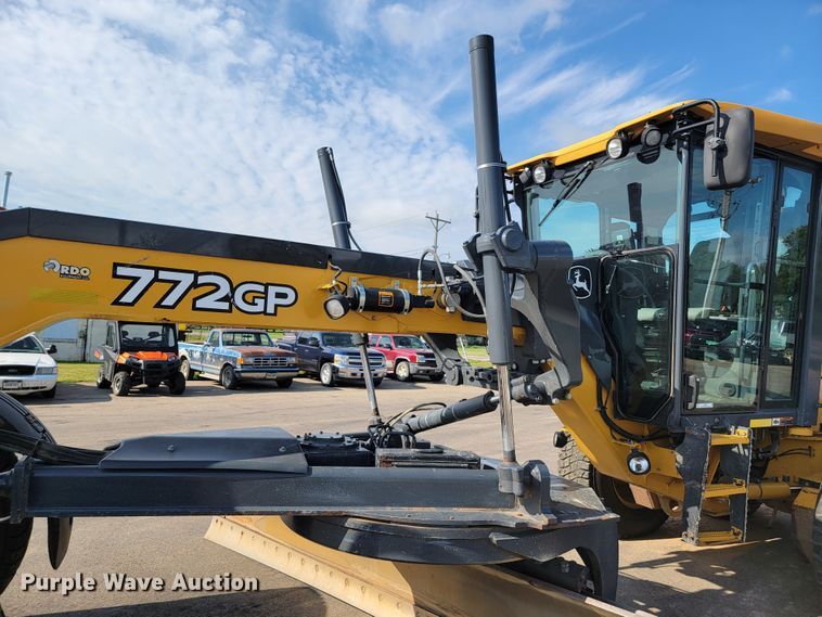 image for item JC9618 2015 John Deere 772GP  motor grader