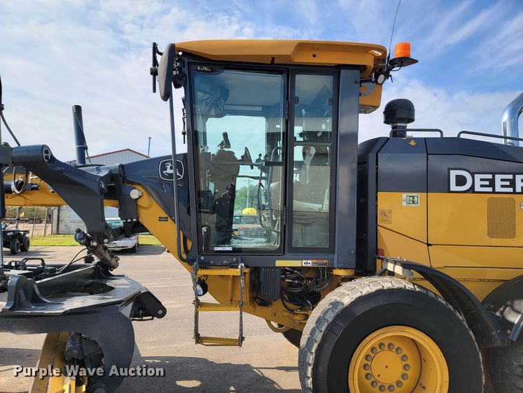 image for item JC9618 2015 John Deere 772GP  motor grader