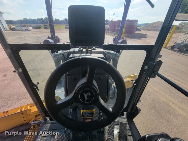 image for item JC9618 2015 John Deere 772GP  motor grader