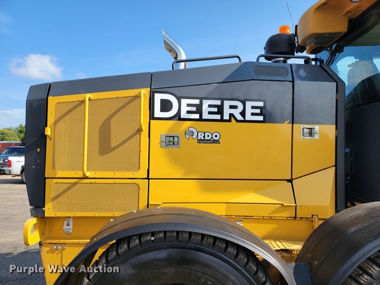 image for item JC9618 2015 John Deere 772GP  motor grader