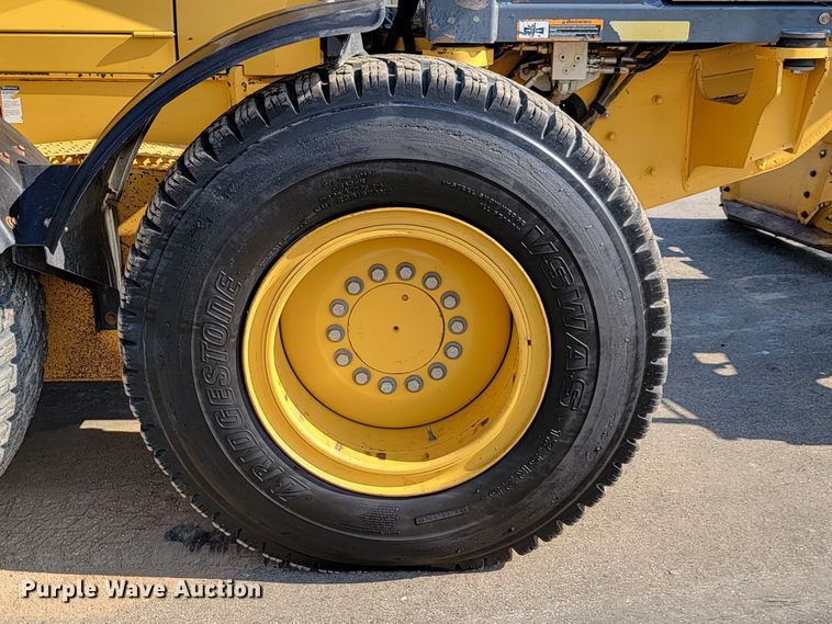 image for item JC9618 2015 John Deere 772GP  motor grader