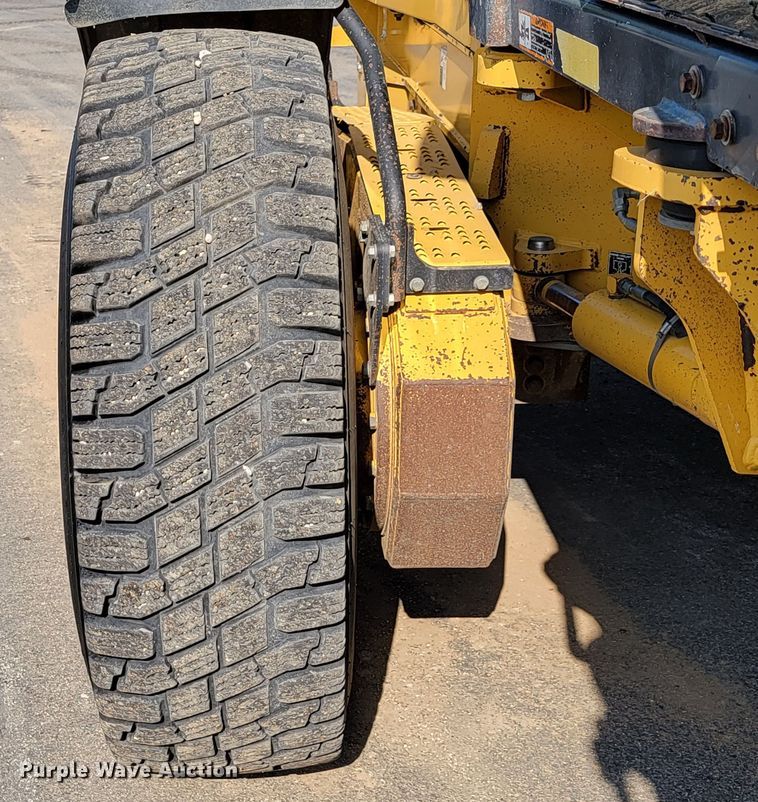 image for item JC9618 2015 John Deere 772GP  motor grader