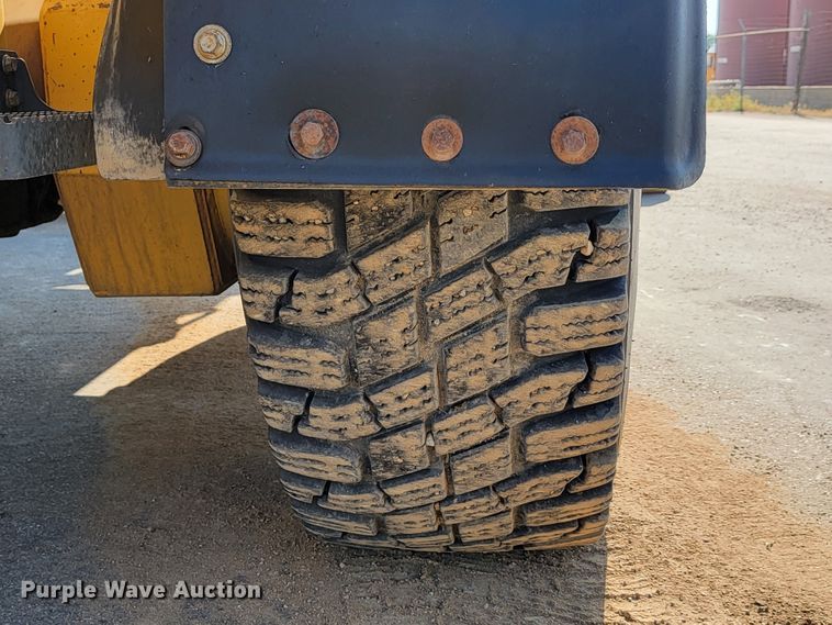 image for item JC9618 2015 John Deere 772GP  motor grader