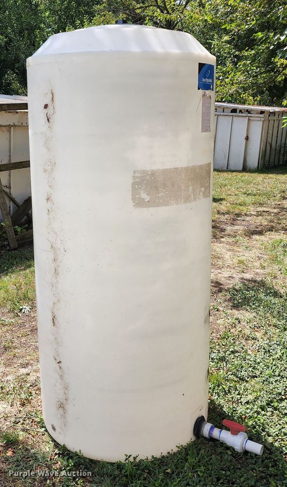 image for item KH9323 (2) poly tanks