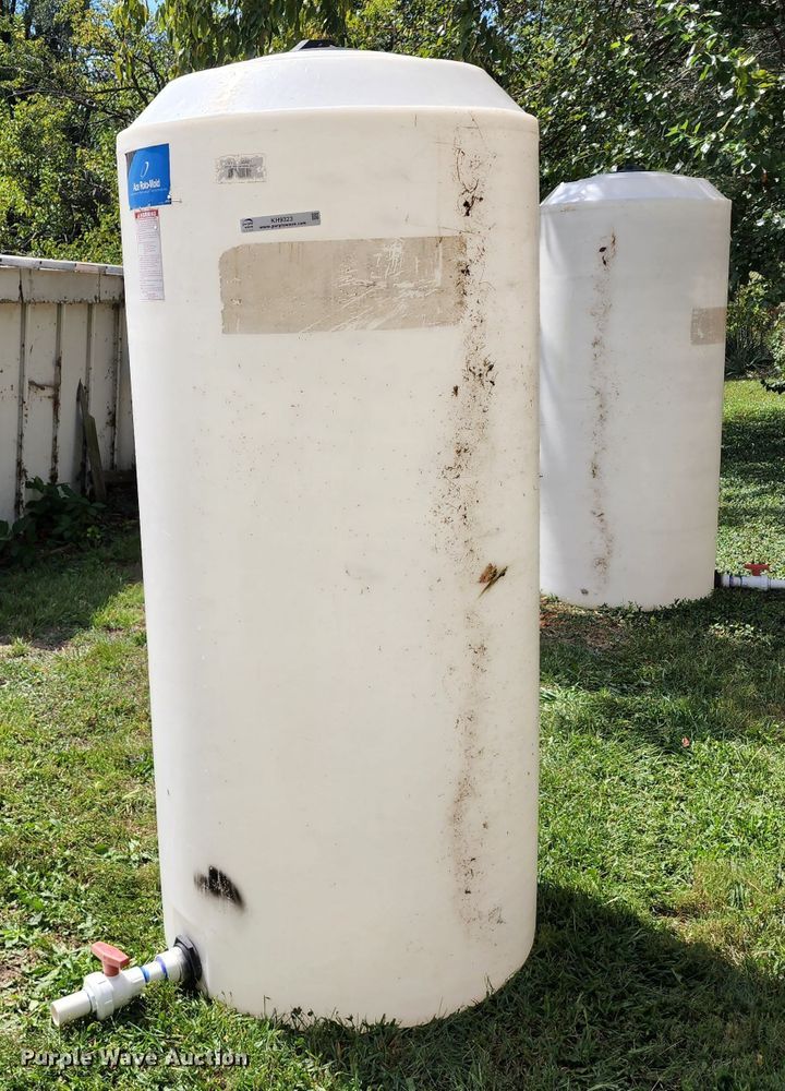 image for item KH9323 (2) poly tanks