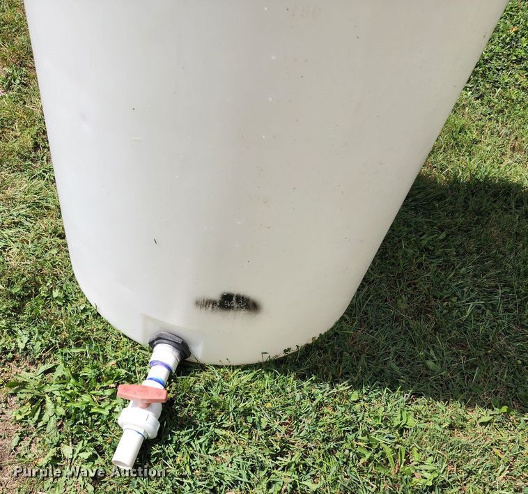 image for item KH9323 (2) poly tanks