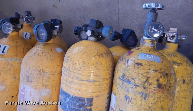 image for item KP9268 (12) Scott Air-Pak tanks