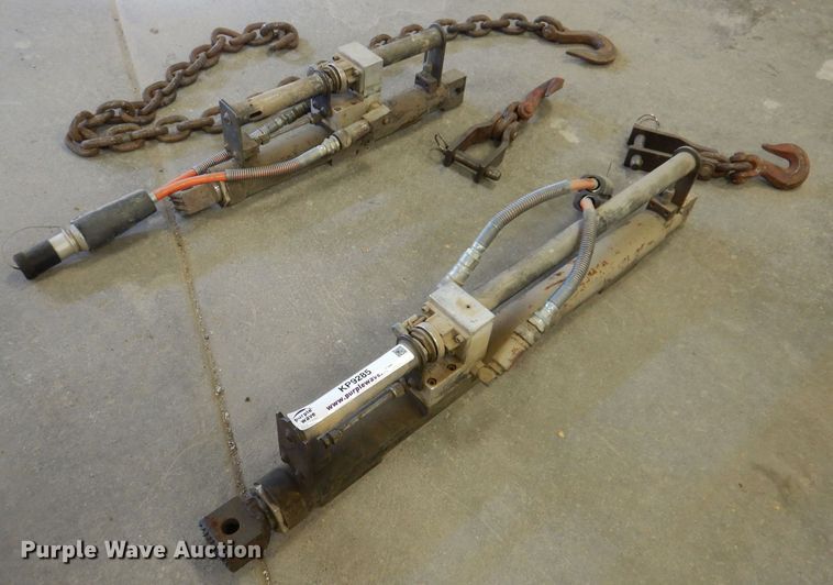 image for item KP9285 (2) hydraulic rams