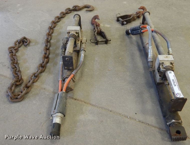 image for item KP9285 (2) hydraulic rams