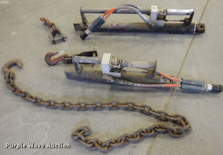 image for item KP9285 (2) hydraulic rams