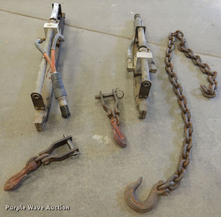 image for item KP9285 (2) hydraulic rams