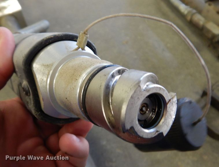 image for item KP9285 (2) hydraulic rams