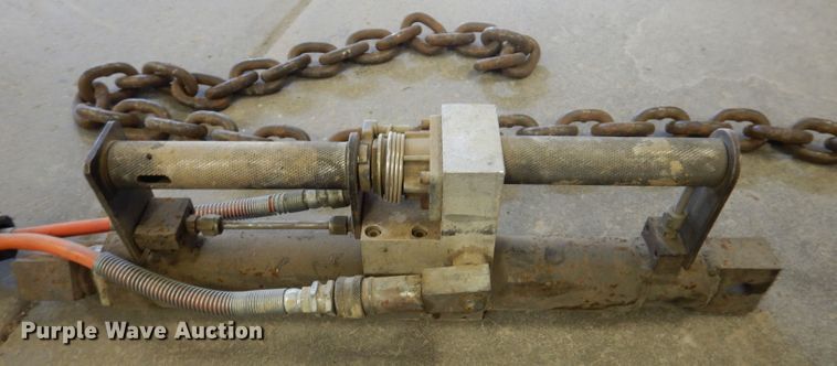 image for item KP9285 (2) hydraulic rams