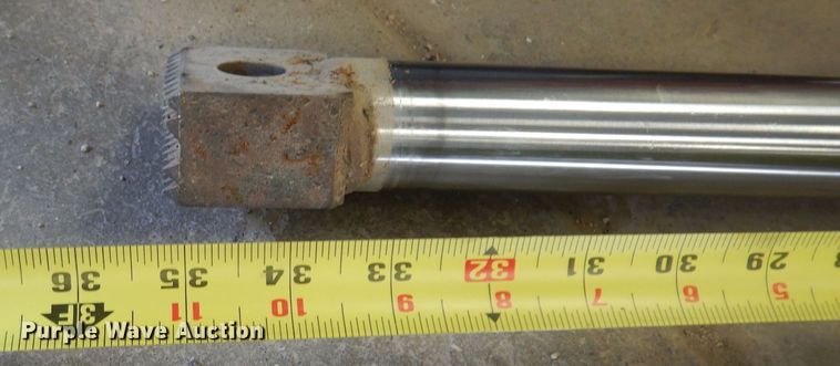 image for item KP9285 (2) hydraulic rams